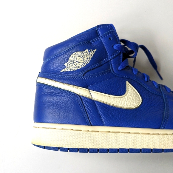 Nike Air Jordan 1 Retro Hyper Royal Sneaker - Picture 3 of 6